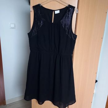 Robe noire à sequins