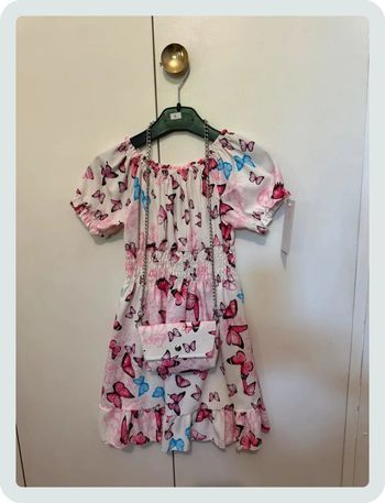 Robe à papillons roses