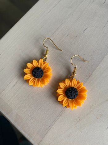 Jolie boucles d’oreilles fleurs style tournesol
