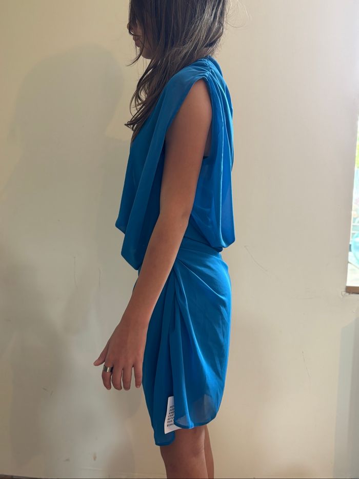 Robe courte bleue - photo numéro 4