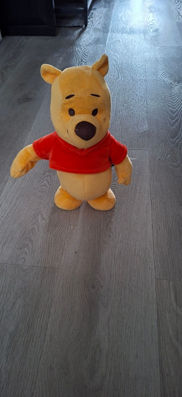 Peluche Winnie l'ourson,marche,parle et chante - photo numéro 3
