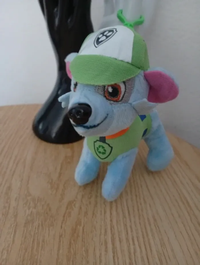 Petite peluche rocky pat patrouille peluche chien - photo numéro 2