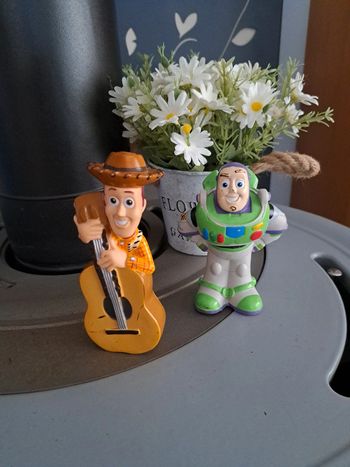 Figurines buzz l éclair et woody