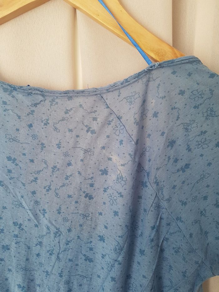 T-shirt bleu petits imprimé encolure ronde basse - photo numéro 2