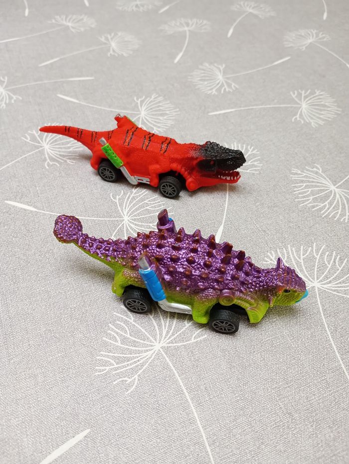 Voitures dinosaures - photo numéro 2