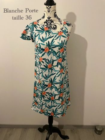 Robe d'été Blanche Porte à motifs tropicaux taille 36