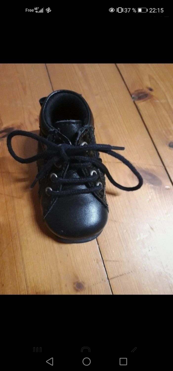 Chaussure en cuir  fille neuve T 17