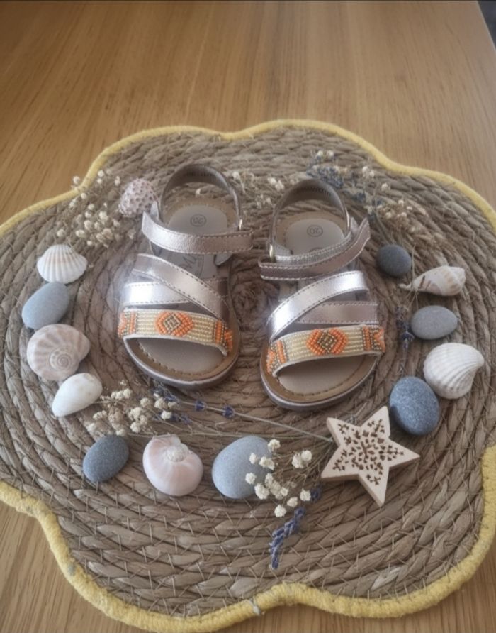 Magnifique sandale taille 20