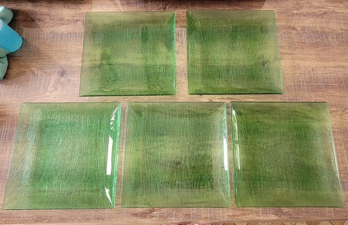 Lot d'assiettes + couverts - photo numéro 2