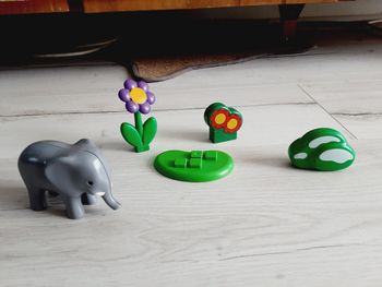Jeu jouet bébé enfant Playmobil 5 accessoires un éléphant, buisson et fleurs