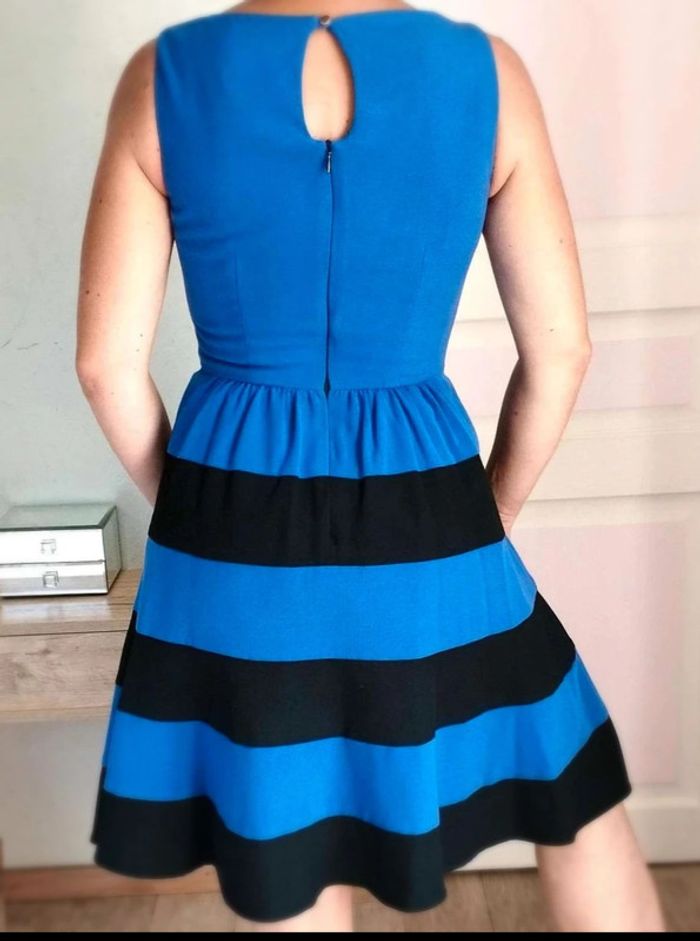 Robe  patineuse  sans  manche  - bleu  noire -  Manoukian  -  XS  -  Comme  neuve - photo numéro 4