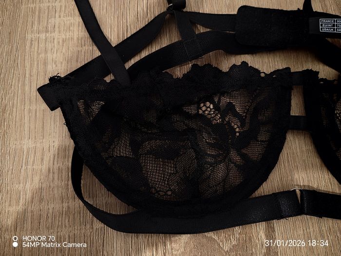 Soutien gorge 90B under story