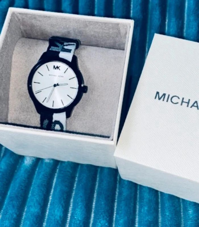 Montre sport Michael Kors noire NEUVE - photo numéro 4