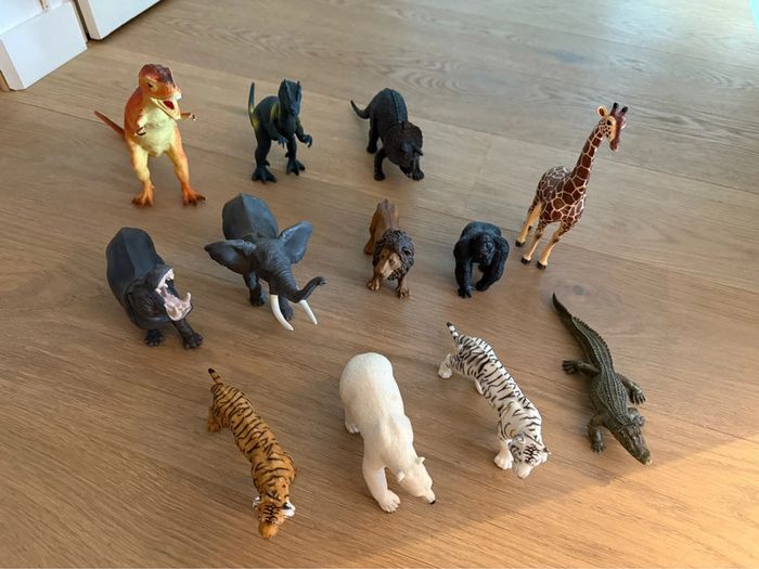 Lot 12 figurines animaux