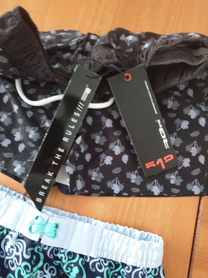 Lot de 2 shorts de bain 6 ans neufs - photo numéro 3