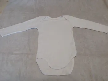 Body blanc 18-24 mois (réf perso F-Z6)(familleac72)