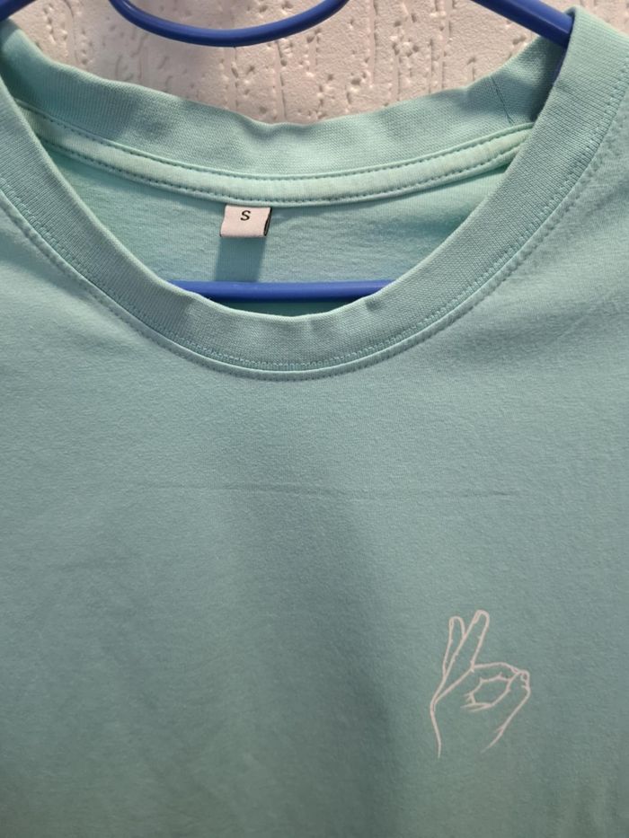 Joli tee-shirt femme Mister Tee S turquoise très bon état - photo numéro 2