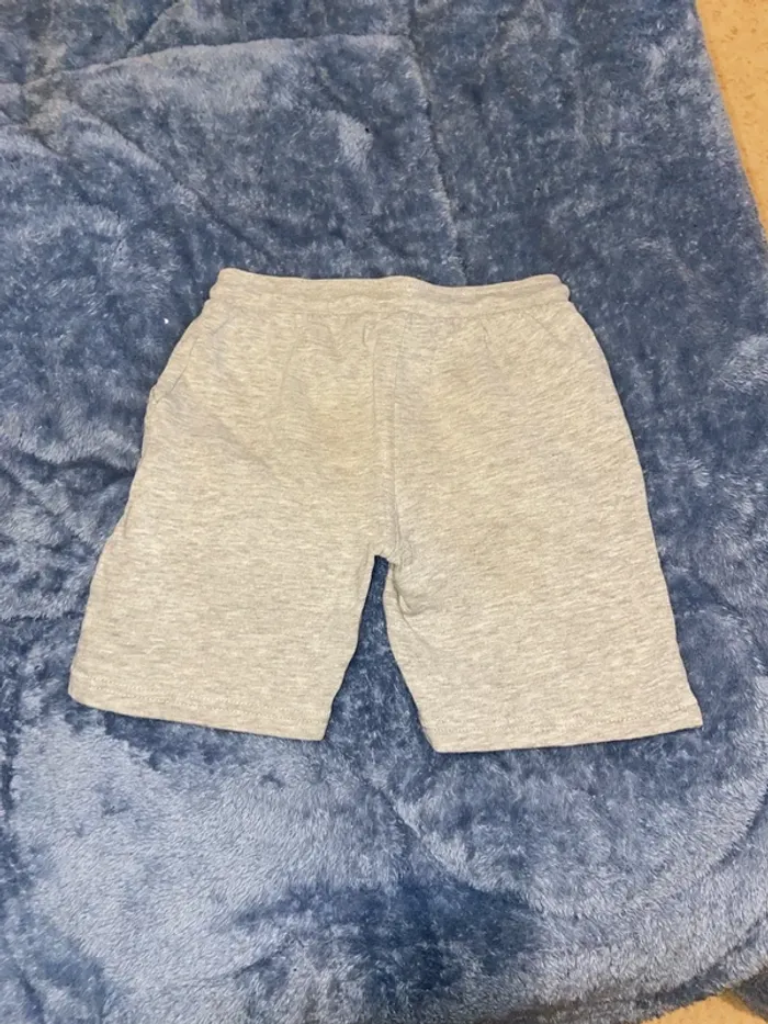 Short gris - photo numéro 2