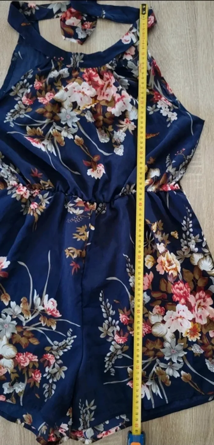 Combishort à fleurs bleu marine et rose kaki Kiabi Taille 36 - photo numéro 8