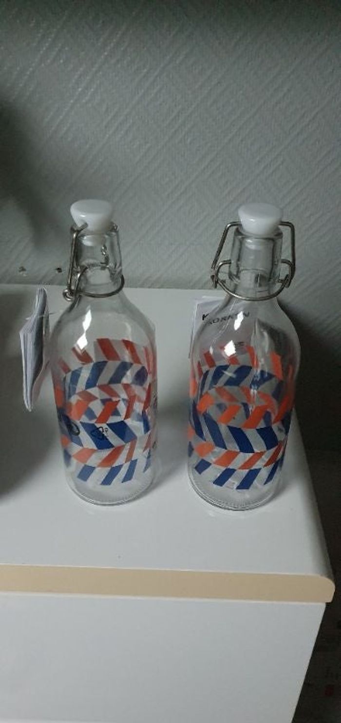 2 bouteilles ikea