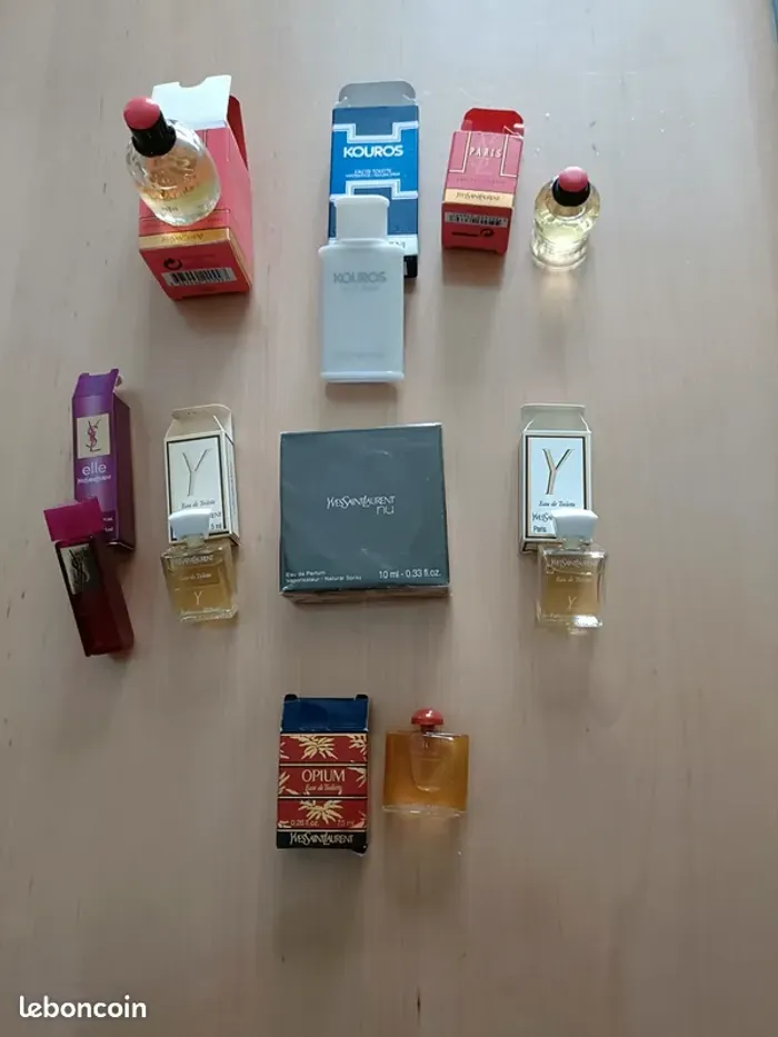 Lot de 8 miniatures YSL dont un mini vaporisateur de 5ml Paris et un de 10ml de NU