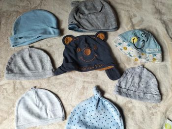 Lot de 8 bonnets