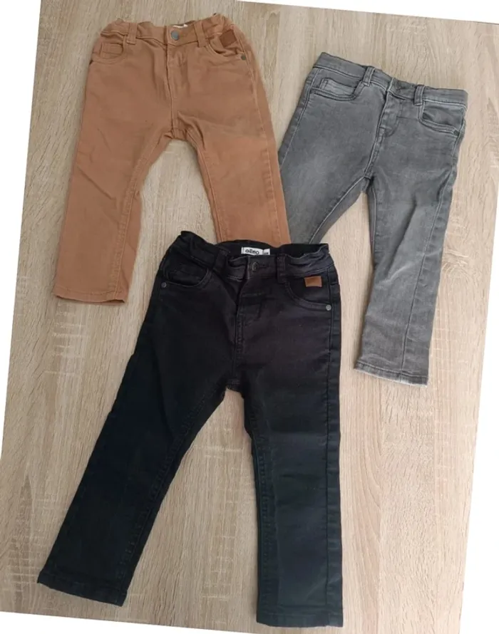 Lot de 3 jeans Taille 24 mois marque Gémo