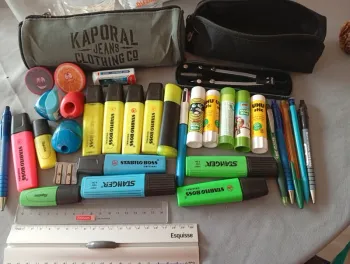 Lot fournitures scolaires