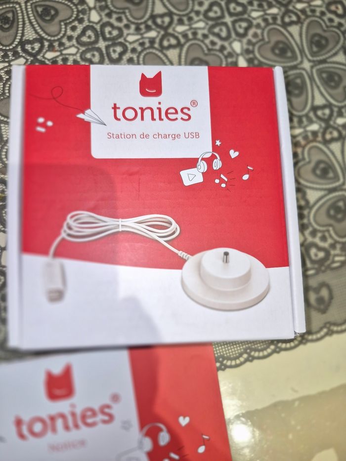 Toniebox neuve  ouvert juste pour la photo + chargeur usb neuf + 1 tonies neuf - photo numéro 5