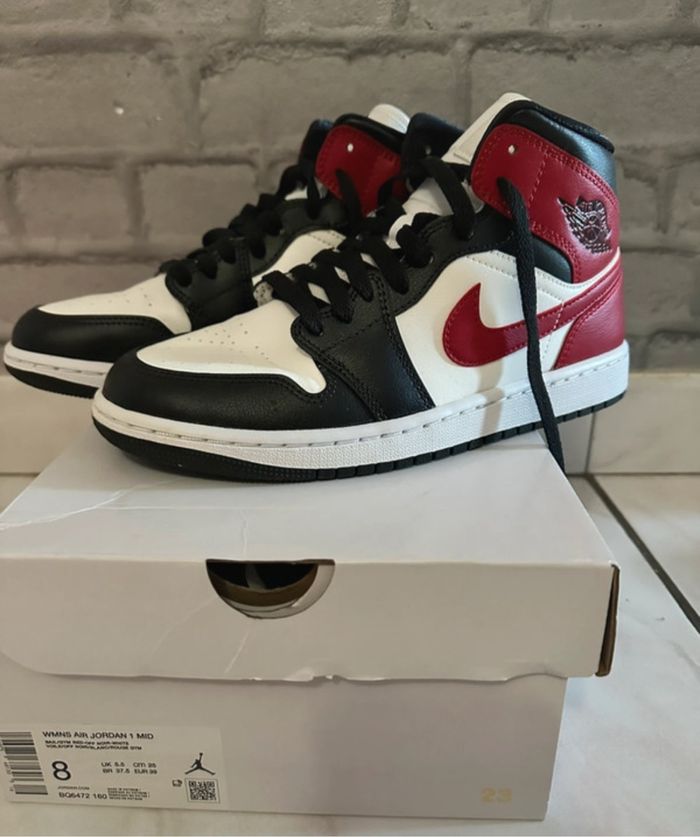 Air Jordan Mid