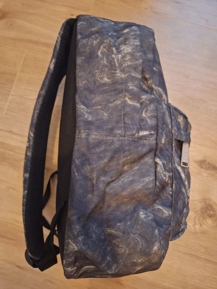 🎒 Sac à dos Snowball marbré 🎒
Cartable - photo numéro 5