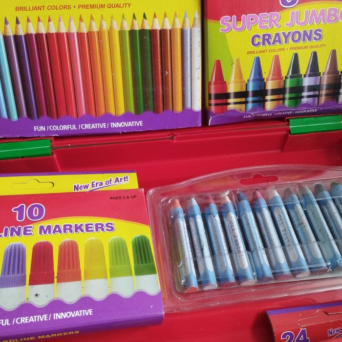 Malette pour dessiner colorier Neuf - photo numéro 3