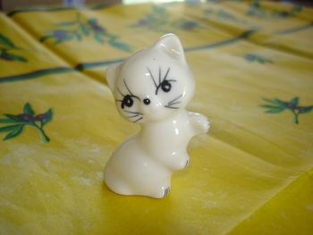 Joli sujet "Petit CHAT assis"