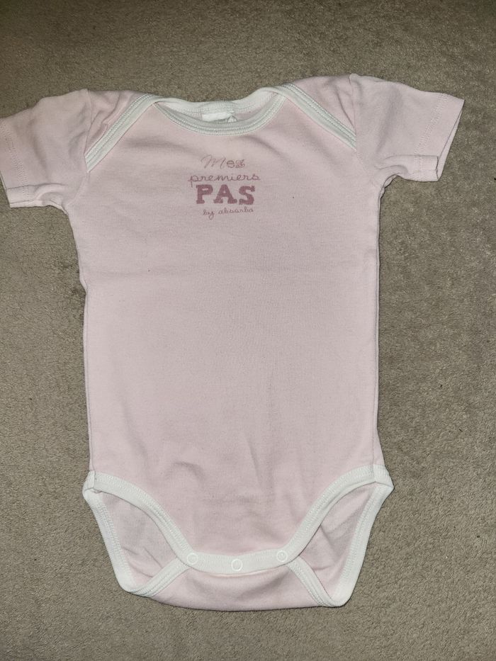 Lot Bodys 6-9 mois - photo numéro 6