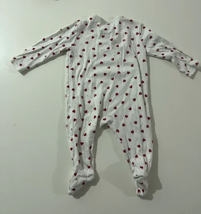 Pyjama blanc croisé cœur rouge - 3/6 mois - Primark - photo numéro 2