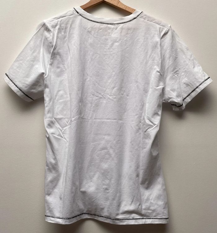 Teeshirt manches courtes blanc avec broderies noires et motifs gris - photo numéro 2