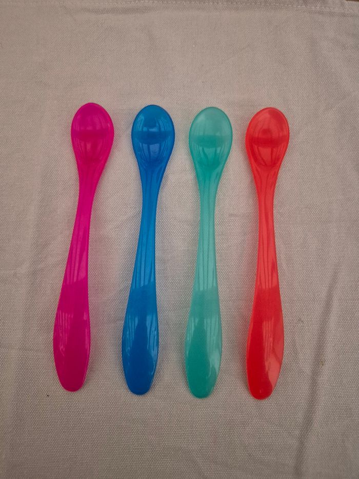 Lot 4 cuillères bébé plastique