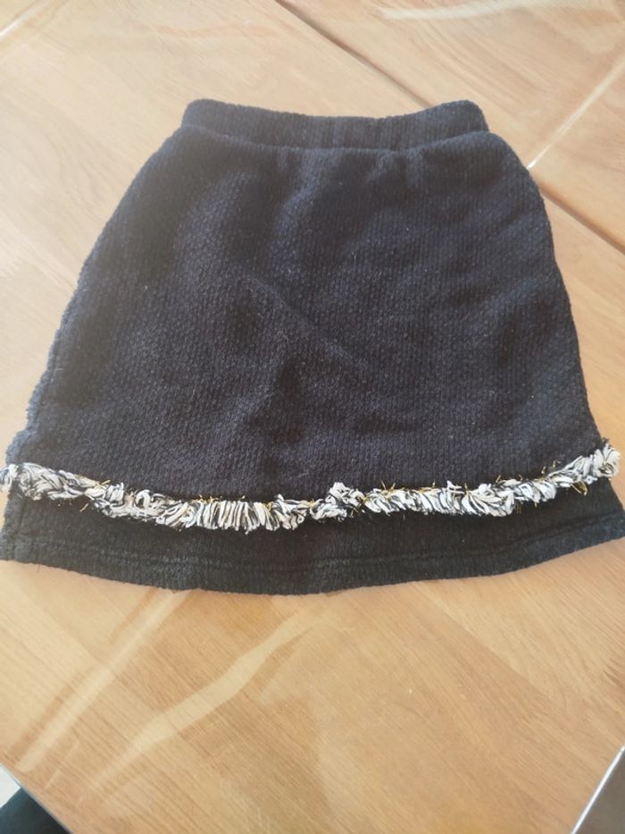Jupe noire - photo numéro 2