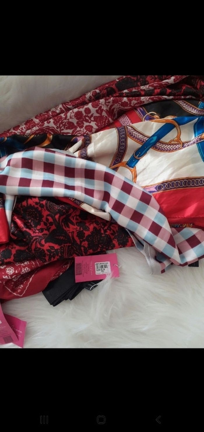 Lot de 12 foulards - photo numéro 2