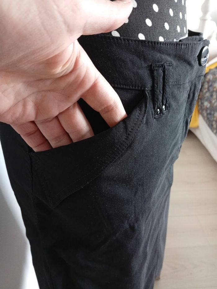 Jupe noire longueur du genou 40 - photo numéro 2