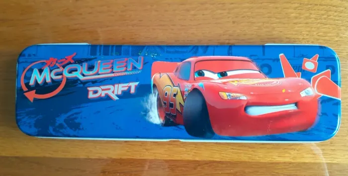 Plumier MC Queen en métal neuf