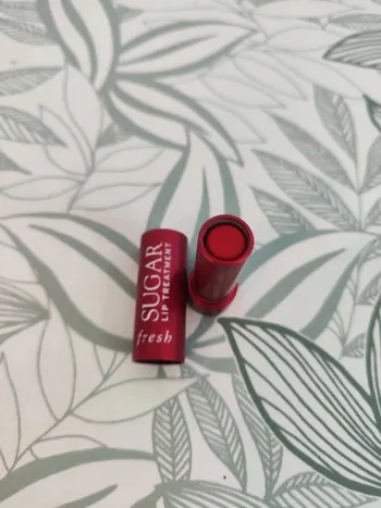 Fresh rouge à levres icon 4,3g valeur 24€  à utiliser 12 mois après ouverture