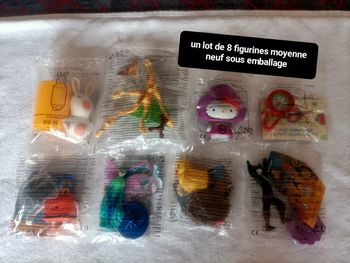 Figurines moyennes neuf sous emballage