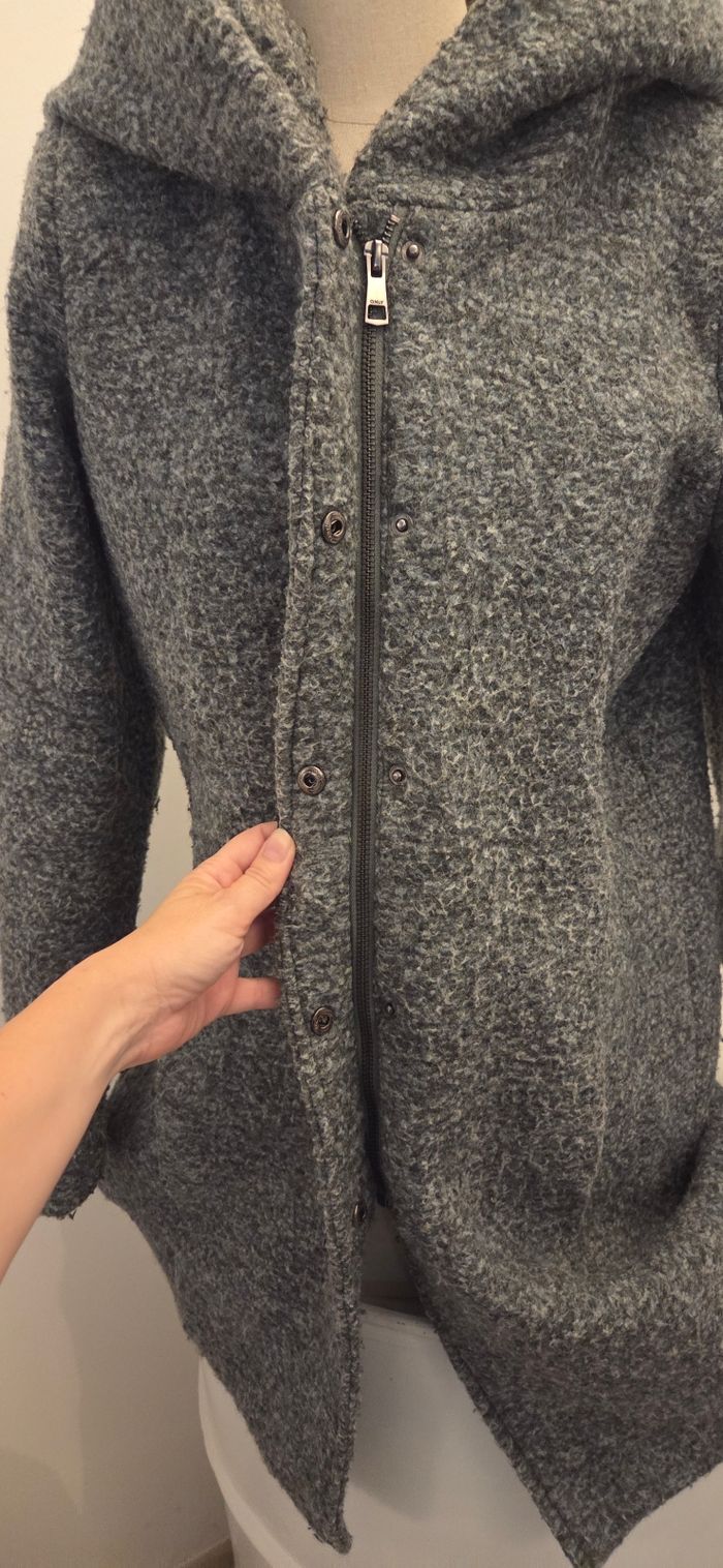 Manteau ONLY “Sedona” T.40/42 (L) – Gris bouclé chaud & doux – Capuche cocoon 💫 - photo numéro 4