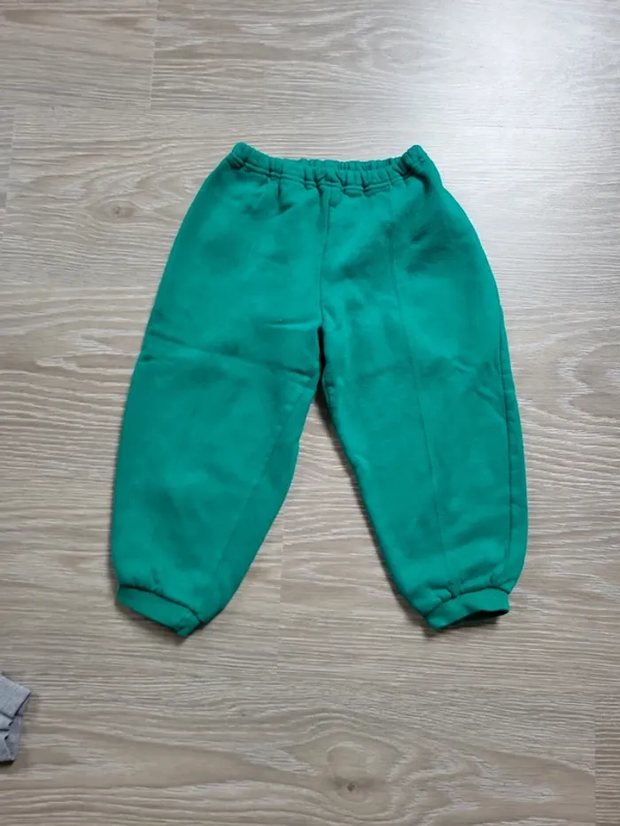 Lot 2 joggings - photo numéro 2