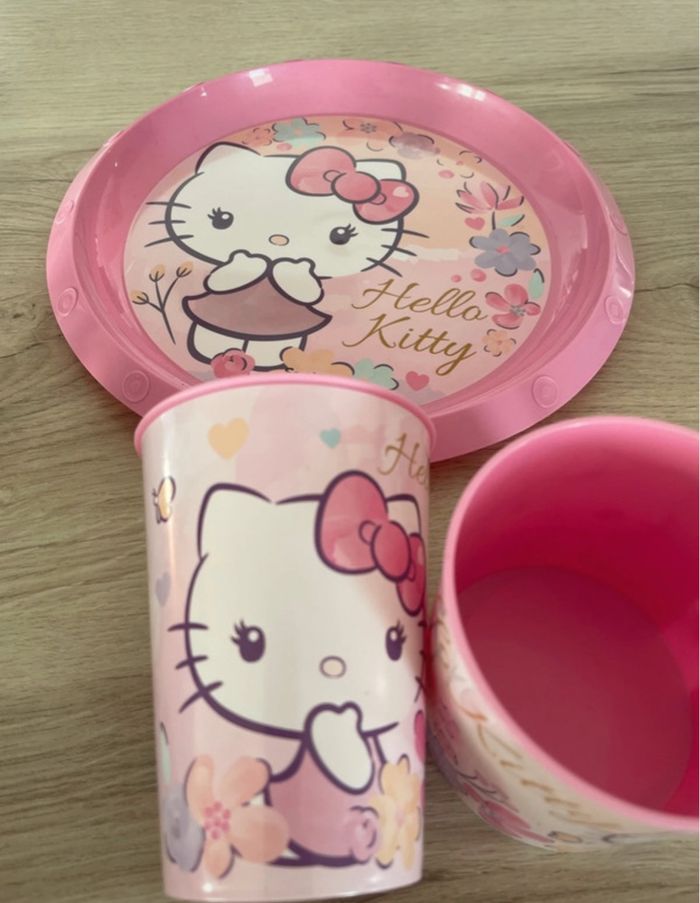 Magnifique ensemble neuf Hello Kitty - photo numéro 2