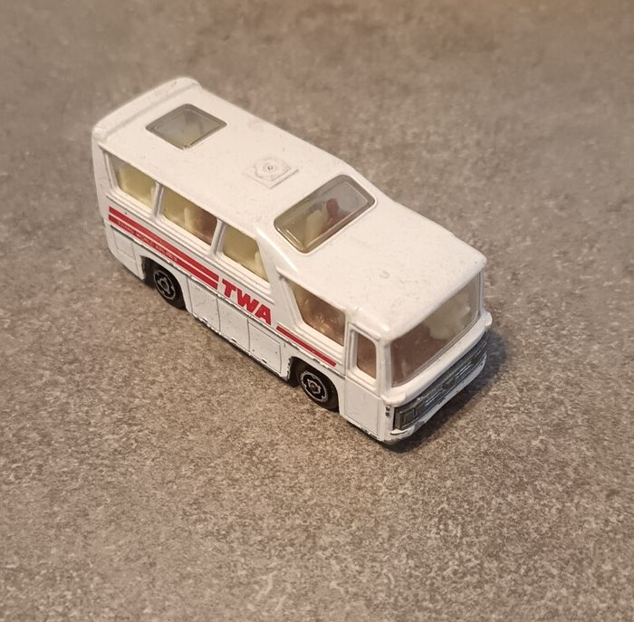 Petite voiture bus miniature 1/87 (Majorette) Minibus TWA (vintage, Années 80)