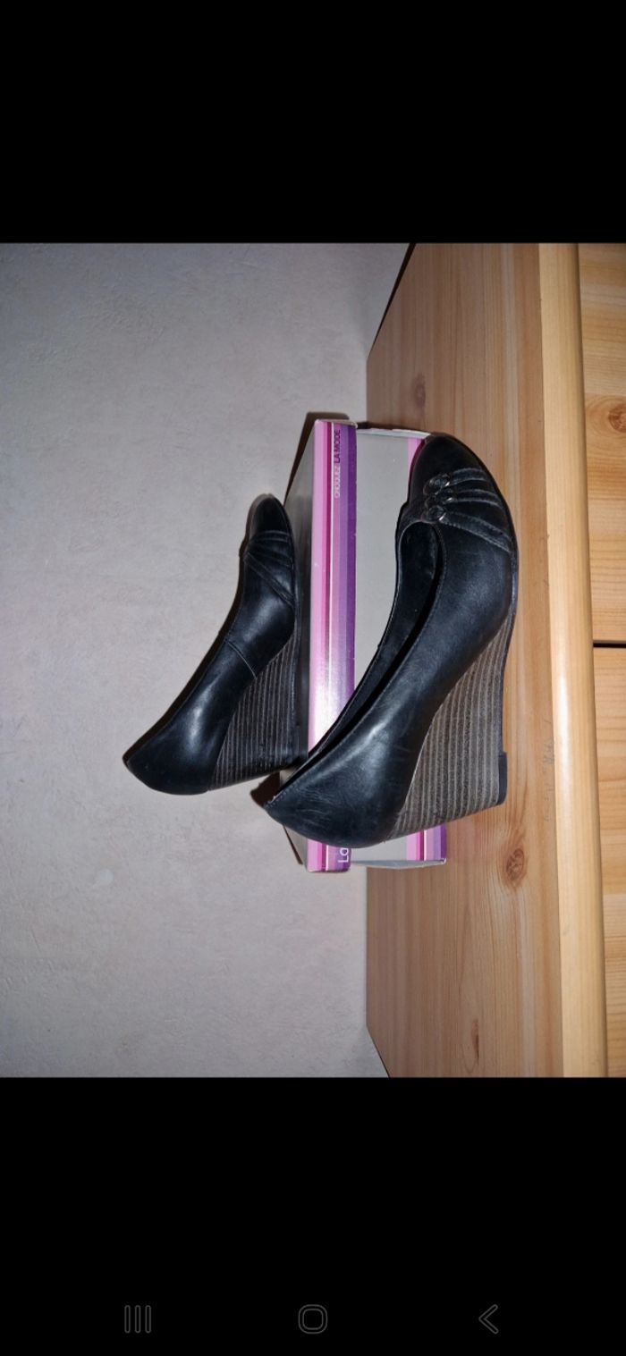 Chaussures compensées noires cuir