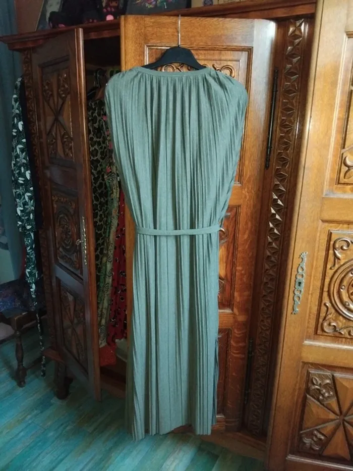 Robe longue plissée sans manches avec ceinture - photo numéro 4