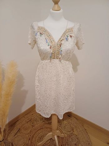 Robe de plage en dentelle avec ponpons taille S 36